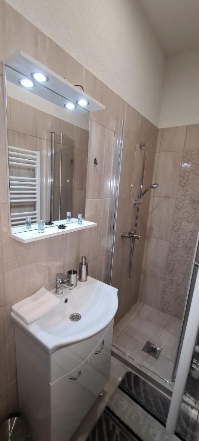 Rozsa Apartmanhaz Сегед Экстерьер фото