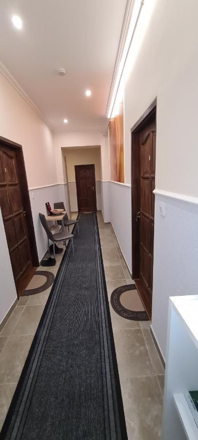 Rozsa Apartmanhaz Сегед Экстерьер фото