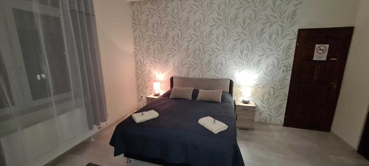 Rozsa Apartmanhaz Сегед Экстерьер фото