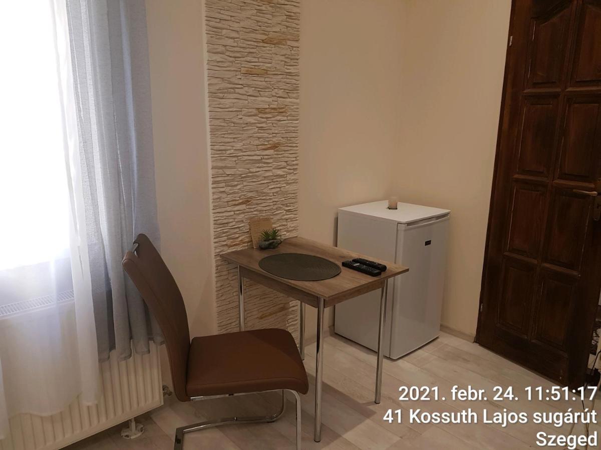 Rozsa Apartmanhaz Сегед Экстерьер фото