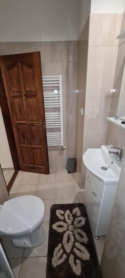 Rozsa Apartmanhaz Сегед Экстерьер фото