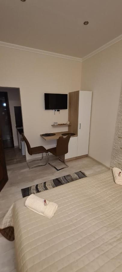 Rozsa Apartmanhaz Сегед Экстерьер фото