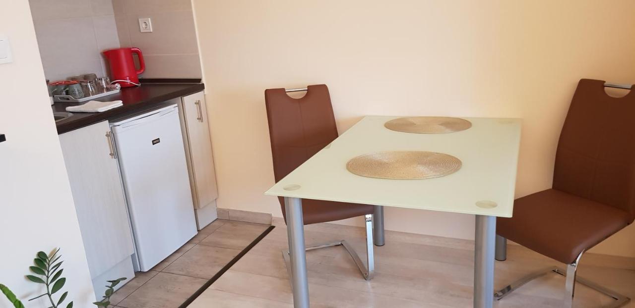 Rozsa Apartmanhaz Сегед Экстерьер фото