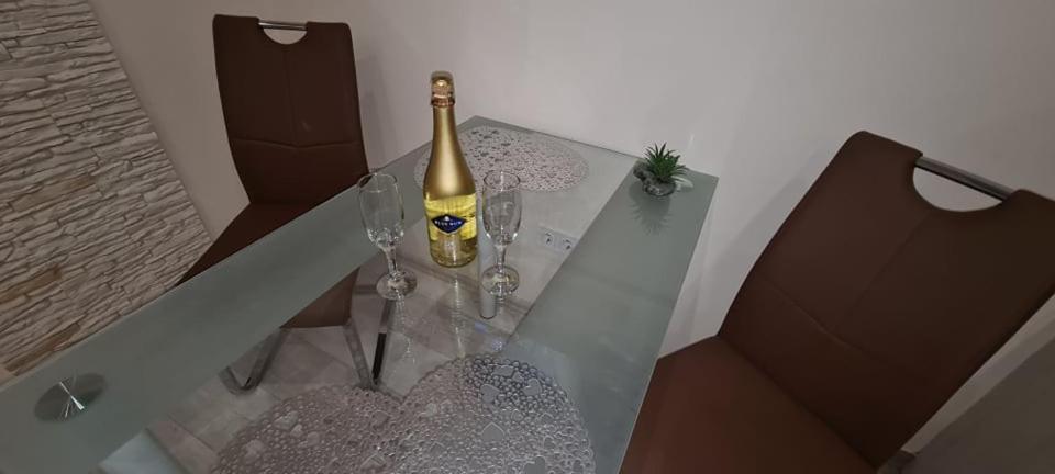 Rozsa Apartmanhaz Сегед Экстерьер фото