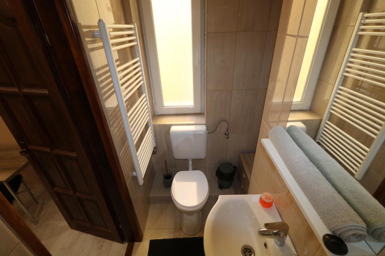 Rozsa Apartmanhaz Сегед Экстерьер фото